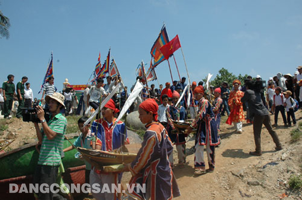 越南广义省的“黄沙兵替身祭礼”成为国家级文化遗产